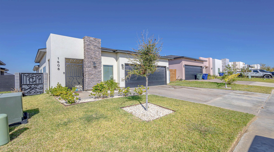 1608 Fresnillo Dr., Laredo, Texas 78046, 4 Bedrooms Bedrooms, 5 Rooms Rooms,2 BathroomsBathrooms,Residential,For Sale,1608 Fresnillo Dr.,20255055