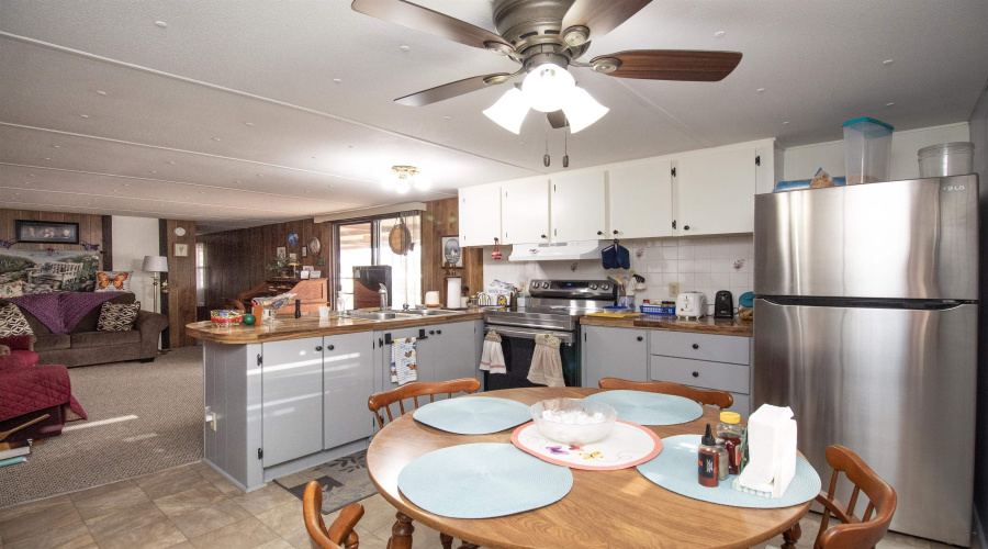 104 Blossum Blvd., ZAPATA, Texas 78076, 2 Bedrooms Bedrooms, 4 Rooms Rooms,1 BathroomBathrooms,Residential,For Sale,104 Blossum Blvd.,20255056