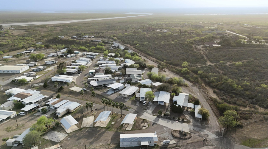 104 Blossum Blvd., ZAPATA, Texas 78076, 2 Bedrooms Bedrooms, 4 Rooms Rooms,1 BathroomBathrooms,Residential,For Sale,104 Blossum Blvd.,20255056