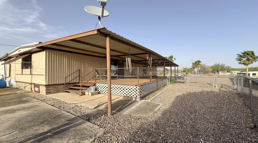 104 Blossum Blvd., ZAPATA, Texas 78076, 2 Bedrooms Bedrooms, 4 Rooms Rooms,1 BathroomBathrooms,Residential,For Sale,104 Blossum Blvd.,20255056