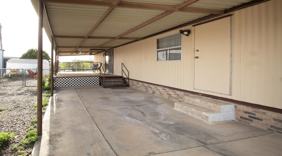 104 Blossum Blvd., ZAPATA, Texas 78076, 2 Bedrooms Bedrooms, 4 Rooms Rooms,1 BathroomBathrooms,Residential,For Sale,104 Blossum Blvd.,20255056