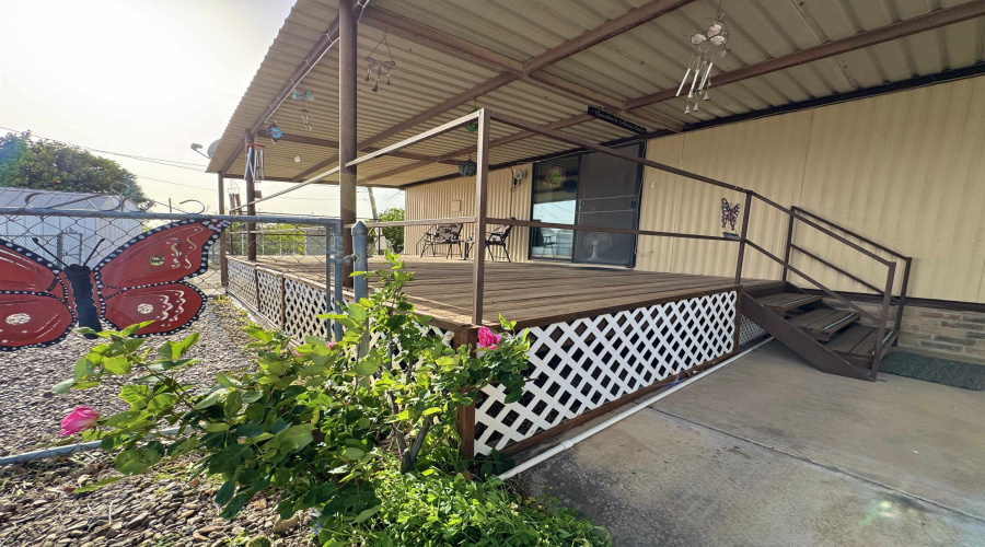 104 Blossum Blvd., ZAPATA, Texas 78076, 2 Bedrooms Bedrooms, 4 Rooms Rooms,1 BathroomBathrooms,Residential,For Sale,104 Blossum Blvd.,20255056