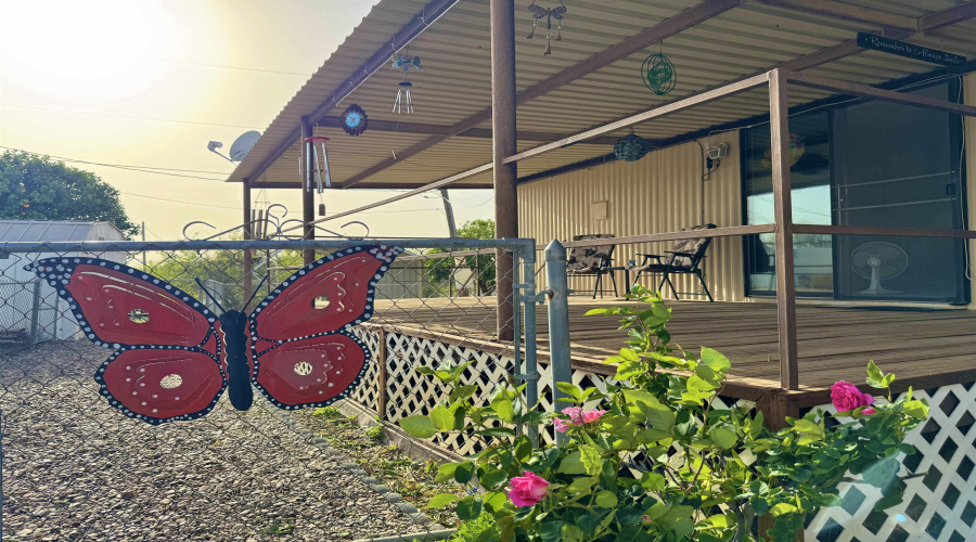 104 Blossum Blvd., ZAPATA, Texas 78076, 2 Bedrooms Bedrooms, 4 Rooms Rooms,1 BathroomBathrooms,Residential,For Sale,104 Blossum Blvd.,20255056