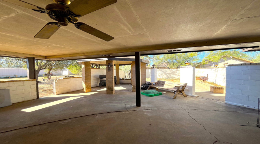 1205 W Harald, Hebbronville, Texas 78361-2313, 3 Bedrooms Bedrooms, 6 Rooms Rooms,3 BathroomsBathrooms,Residential,For Sale,1205 W Harald,20255060