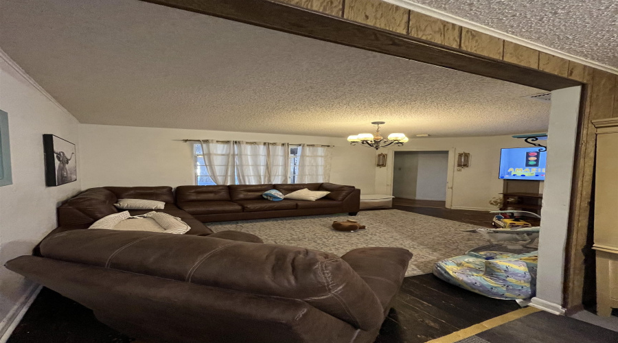 1205 W Harald, Hebbronville, Texas 78361-2313, 3 Bedrooms Bedrooms, 6 Rooms Rooms,2 BathroomsBathrooms,Residential,For Sale,1205 W Harald,20255060