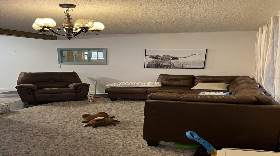 1205 W Harald, Hebbronville, Texas 78361-2313, 3 Bedrooms Bedrooms, 6 Rooms Rooms,2 BathroomsBathrooms,Residential,For Sale,1205 W Harald,20255060