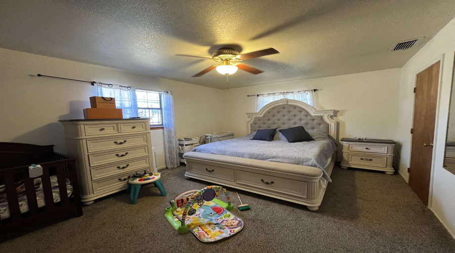 1205 W Harald, Hebbronville, Texas 78361-2313, 3 Bedrooms Bedrooms, 6 Rooms Rooms,2 BathroomsBathrooms,Residential,For Sale,1205 W Harald,20255060