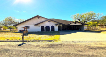 1205 W Harald, Hebbronville, Texas 78361-2313, 3 Bedrooms Bedrooms, 6 Rooms Rooms,3 BathroomsBathrooms,Residential,For Sale,1205 W Harald,20255060