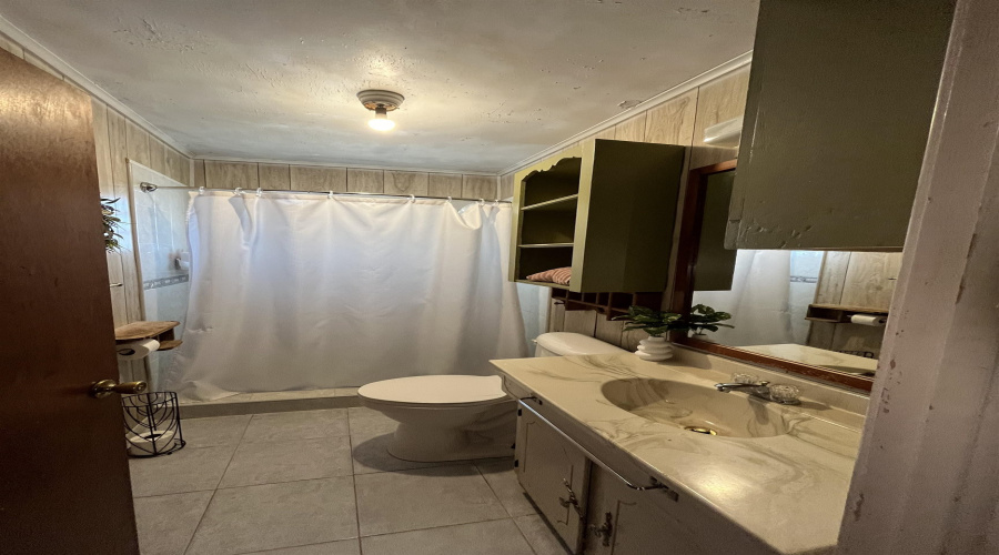 1205 W Harald, Hebbronville, Texas 78361-2313, 3 Bedrooms Bedrooms, 6 Rooms Rooms,2 BathroomsBathrooms,Residential,For Sale,1205 W Harald,20255060