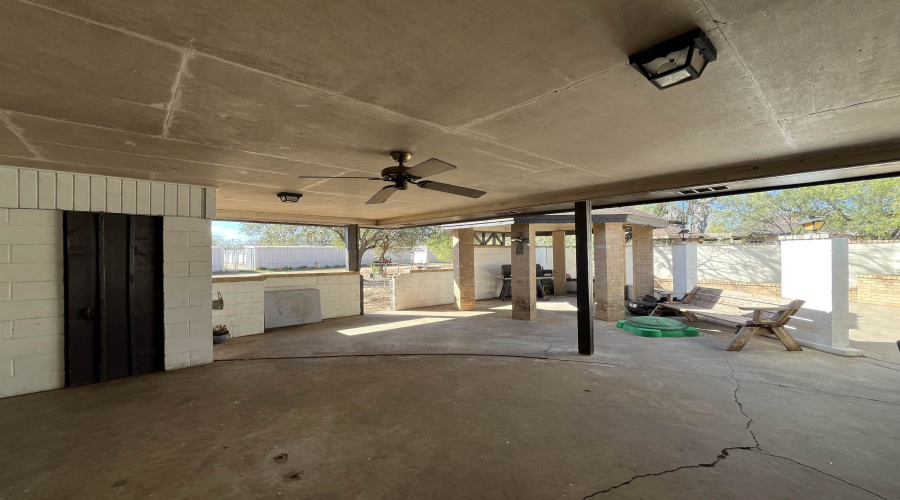 1205 W Harald, Hebbronville, Texas 78361-2313, 3 Bedrooms Bedrooms, 6 Rooms Rooms,2 BathroomsBathrooms,Residential,For Sale,1205 W Harald,20255060