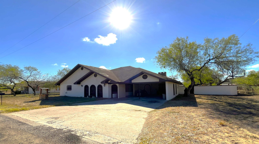 1205 W Harald, Hebbronville, Texas 78361-2313, 3 Bedrooms Bedrooms, 6 Rooms Rooms,3 BathroomsBathrooms,Residential,For Sale,1205 W Harald,20255060