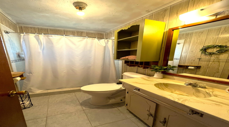 1205 W Harald, Hebbronville, Texas 78361-2313, 3 Bedrooms Bedrooms, 6 Rooms Rooms,3 BathroomsBathrooms,Residential,For Sale,1205 W Harald,20255060