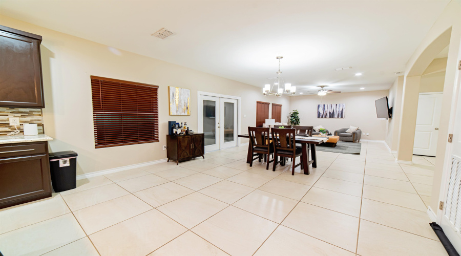 6010 Maryam Dr., Laredo, Texas 78041, 4 Bedrooms Bedrooms, 6 Rooms Rooms,2 BathroomsBathrooms,Residential,For Sale,6010 Maryam Dr.,20255067