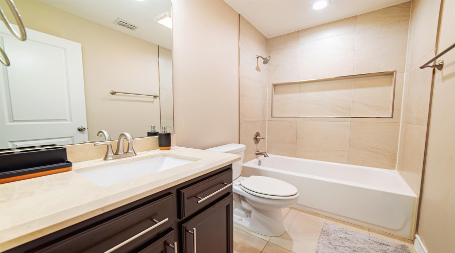 6010 Maryam Dr., Laredo, Texas 78041, 4 Bedrooms Bedrooms, 6 Rooms Rooms,2 BathroomsBathrooms,Residential,For Sale,6010 Maryam Dr.,20255067