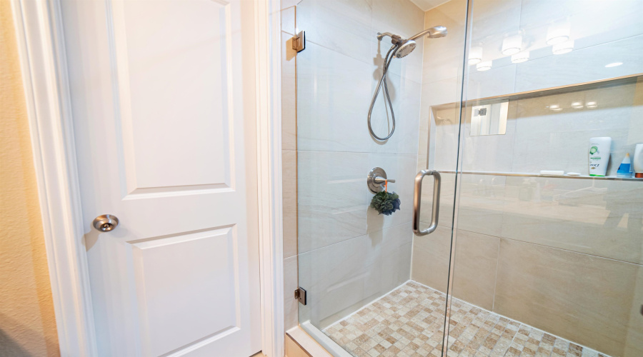 6010 Maryam Dr., Laredo, Texas 78041, 4 Bedrooms Bedrooms, 6 Rooms Rooms,2 BathroomsBathrooms,Residential,For Sale,6010 Maryam Dr.,20255067