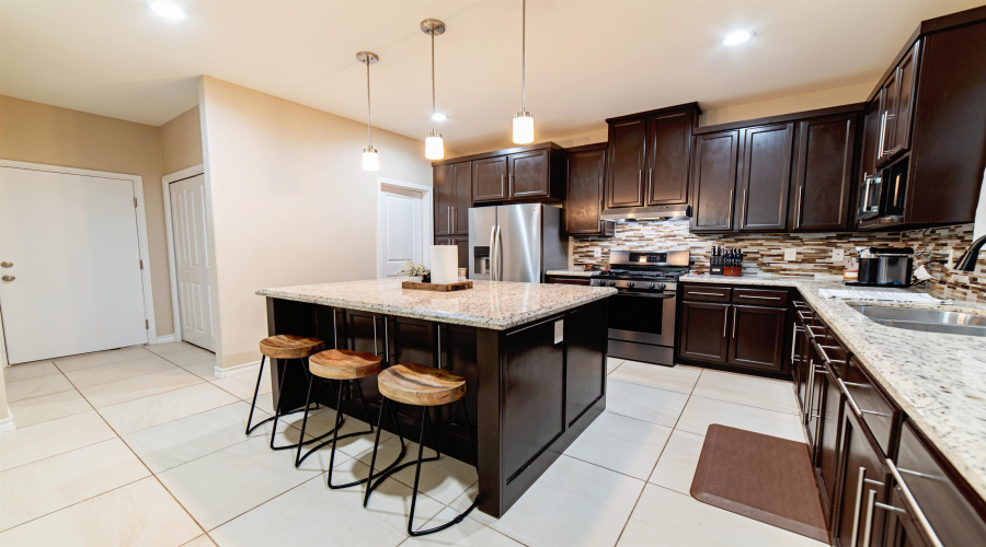 6010 Maryam Dr., Laredo, Texas 78041, 4 Bedrooms Bedrooms, 6 Rooms Rooms,2 BathroomsBathrooms,Residential,For Sale,6010 Maryam Dr.,20255067