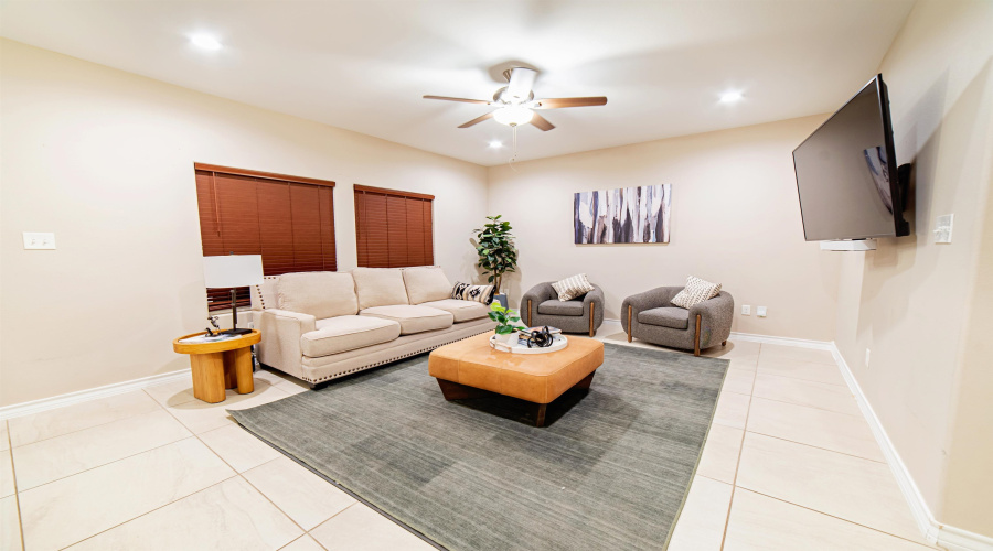 6010 Maryam Dr., Laredo, Texas 78041, 4 Bedrooms Bedrooms, 6 Rooms Rooms,2 BathroomsBathrooms,Residential,For Sale,6010 Maryam Dr.,20255067