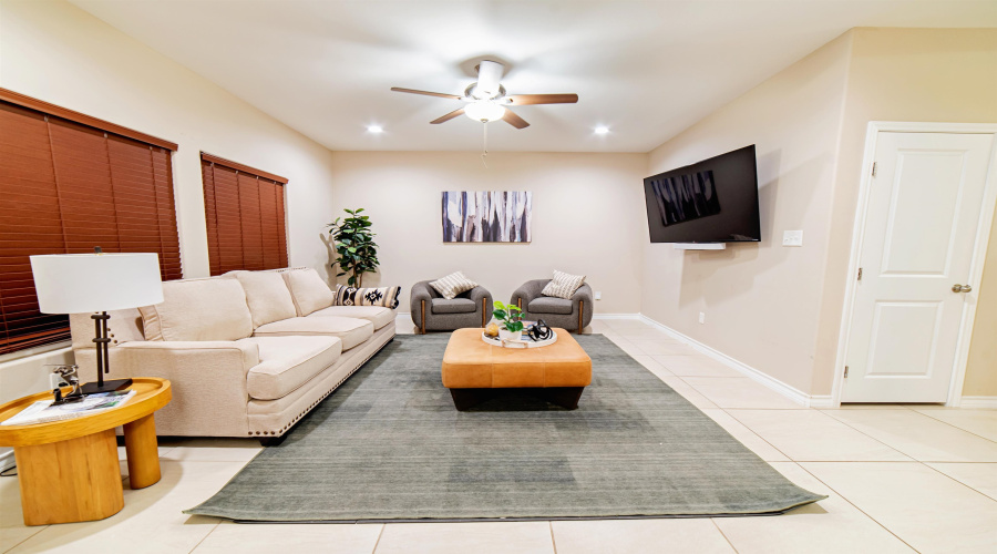 6010 Maryam Dr., Laredo, Texas 78041, 4 Bedrooms Bedrooms, 6 Rooms Rooms,2 BathroomsBathrooms,Residential,For Sale,6010 Maryam Dr.,20255067