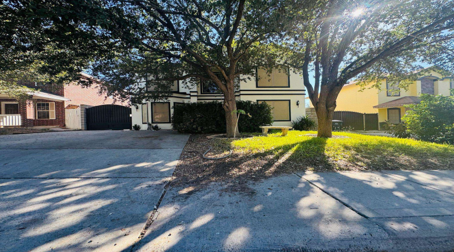 3701 Aguanieve Dr., Laredo, Texas 78046, 3 Bedrooms Bedrooms, 6 Rooms Rooms,2 BathroomsBathrooms,Residential,For Sale,3701 Aguanieve Dr.,20255069