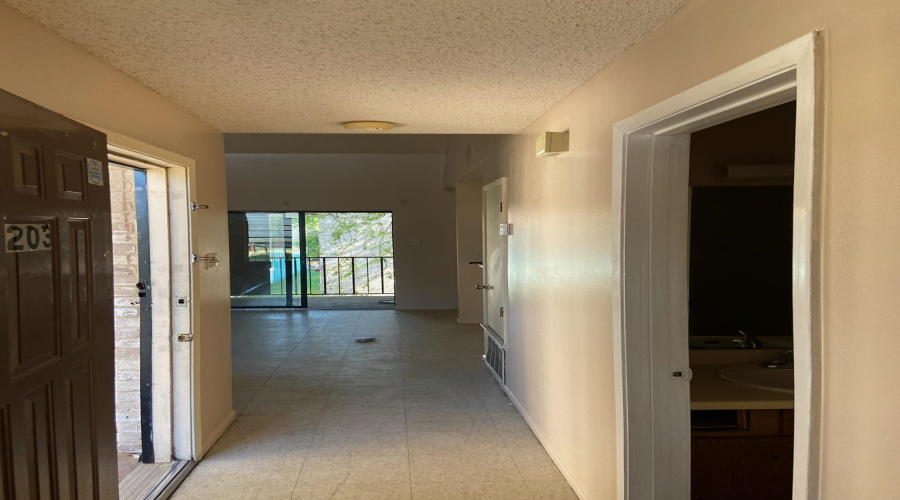 100 E Hillside Dr., LAREDO, Texas 78041, 1 Bedroom Bedrooms, 4 Rooms Rooms,1 BathroomBathrooms,Residential,For Sale,100 E Hillside Dr.,20233681