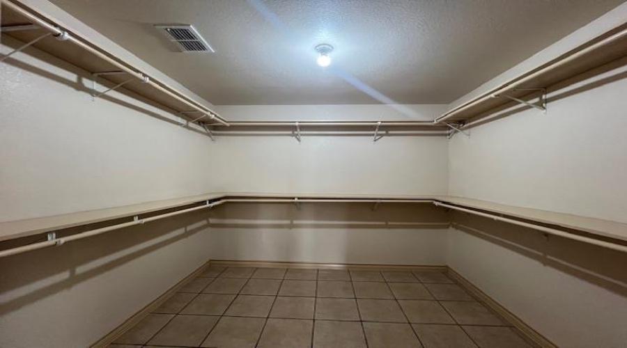 408 Badajoz Ln, Laredo, Texas 78046, 3 Bedrooms Bedrooms, 5 Rooms Rooms,2 BathroomsBathrooms,Residential,For Rent,408 Badajoz Ln,20255076