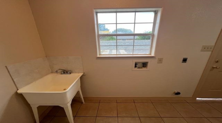 408 Badajoz Ln, Laredo, Texas 78046, 3 Bedrooms Bedrooms, 5 Rooms Rooms,2 BathroomsBathrooms,Residential,For Rent,408 Badajoz Ln,20255076