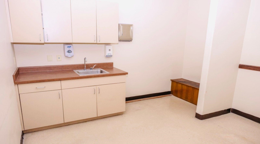 8607 McPherson Rd, Laredo, Texas 78045, 1 Room Rooms,2 BathroomsBathrooms,Commercial retail/office,For Rent,8607 McPherson Rd,20255077