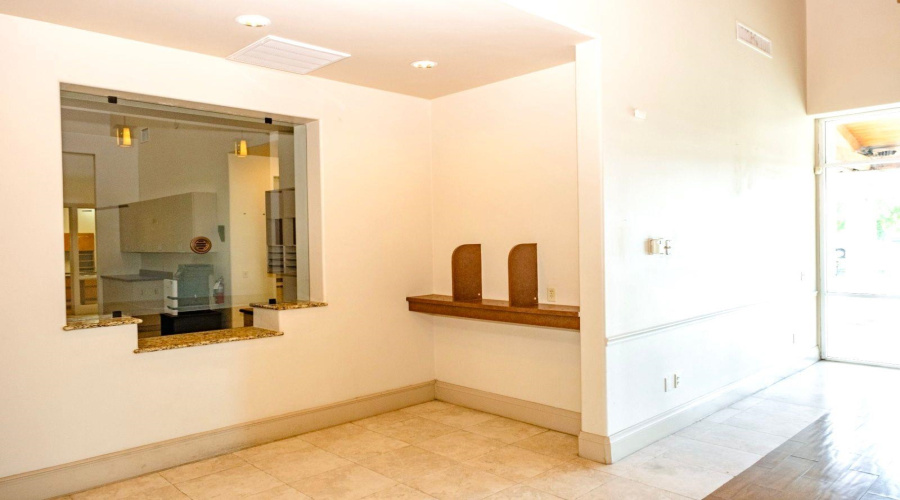 8607 McPherson Rd, Laredo, Texas 78045, 1 Room Rooms,2 BathroomsBathrooms,Commercial retail/office,For Rent,8607 McPherson Rd,20255077