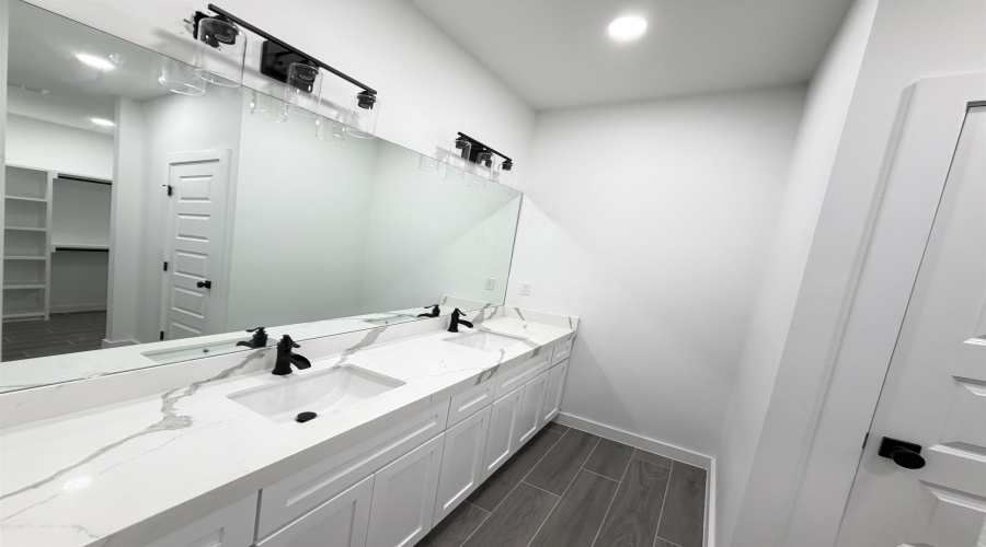 3919 Yoyis St., Laredo, Texas 78046, 3 Bedrooms Bedrooms, 6 Rooms Rooms,2 BathroomsBathrooms,Residential,For Sale,3919 Yoyis St.,20255078