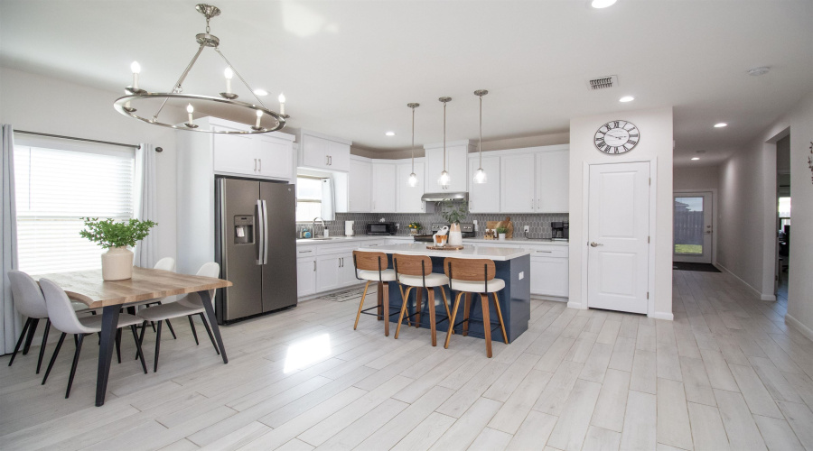 1428 Los Estribos Dr., Laredo, Texas 78046, 3 Bedrooms Bedrooms, 6 Rooms Rooms,2 BathroomsBathrooms,Residential,For Sale,1428 Los Estribos Dr.,20255080