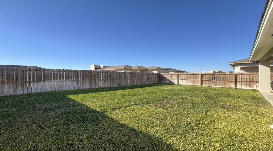1428 Los Estribos Dr., Laredo, Texas 78046, 3 Bedrooms Bedrooms, 6 Rooms Rooms,2 BathroomsBathrooms,Residential,For Sale,1428 Los Estribos Dr.,20255080