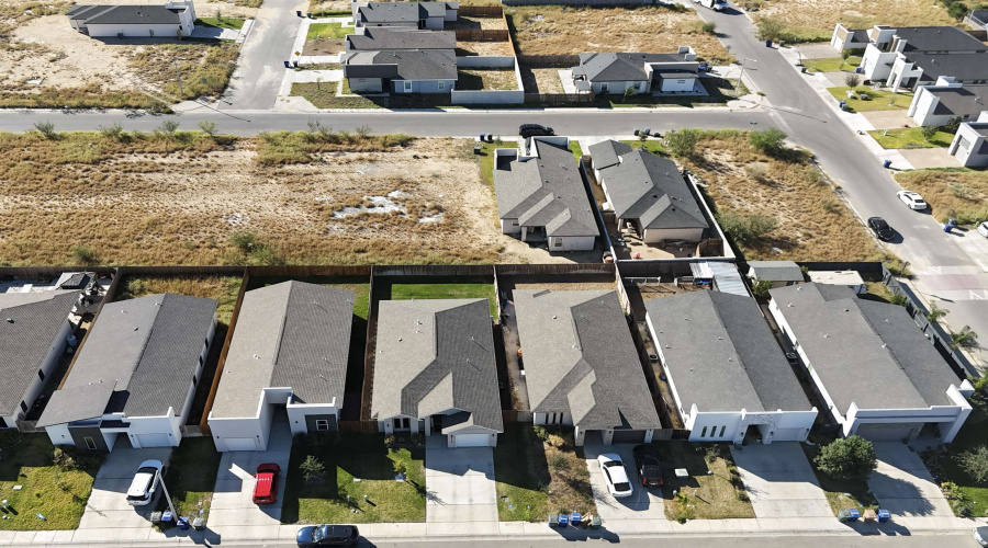 1428 Los Estribos Dr., Laredo, Texas 78046, 3 Bedrooms Bedrooms, 6 Rooms Rooms,2 BathroomsBathrooms,Residential,For Sale,1428 Los Estribos Dr.,20255080