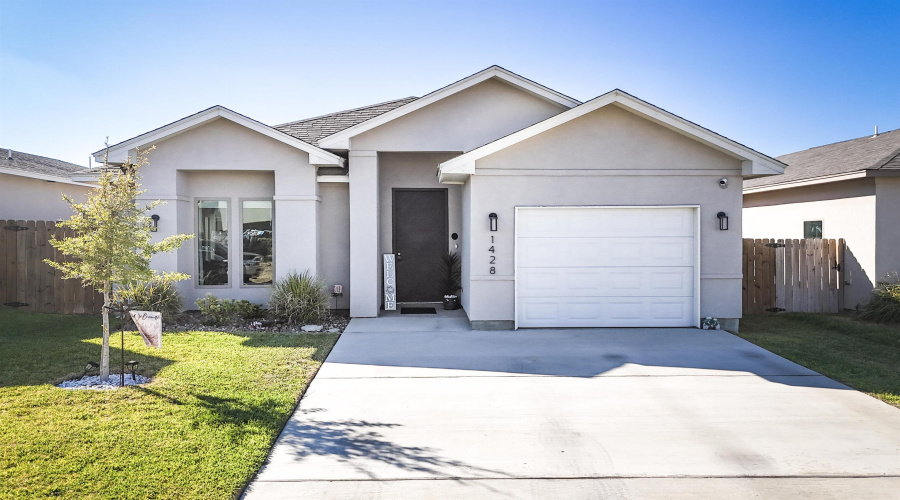 1428 Los Estribos Dr., Laredo, Texas 78046, 3 Bedrooms Bedrooms, 6 Rooms Rooms,2 BathroomsBathrooms,Residential,For Sale,1428 Los Estribos Dr.,20255080