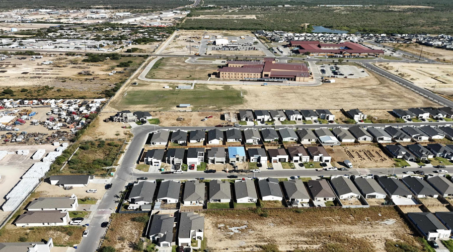 1428 Los Estribos Dr., Laredo, Texas 78046, 3 Bedrooms Bedrooms, 6 Rooms Rooms,2 BathroomsBathrooms,Residential,For Sale,1428 Los Estribos Dr.,20255080