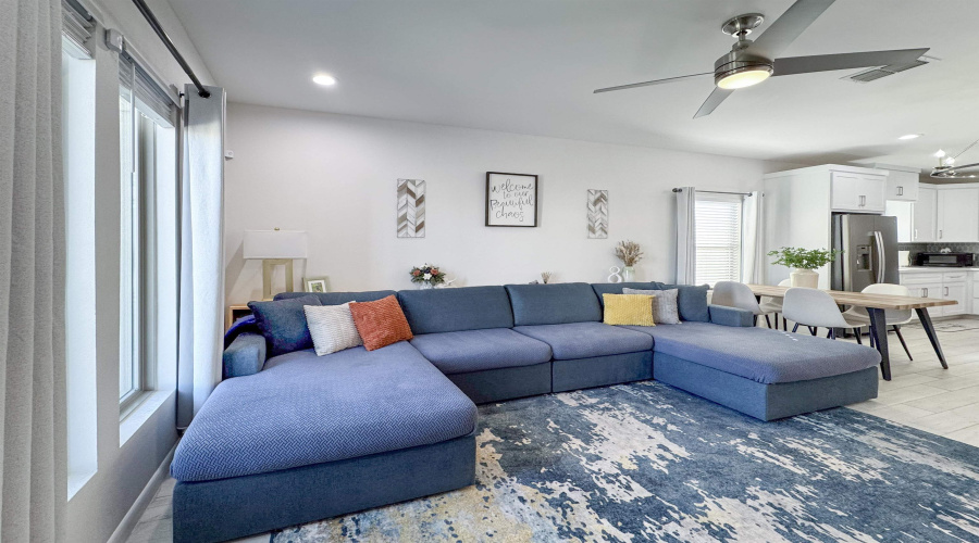 1428 Los Estribos Dr., Laredo, Texas 78046, 3 Bedrooms Bedrooms, 6 Rooms Rooms,2 BathroomsBathrooms,Residential,For Sale,1428 Los Estribos Dr.,20255080