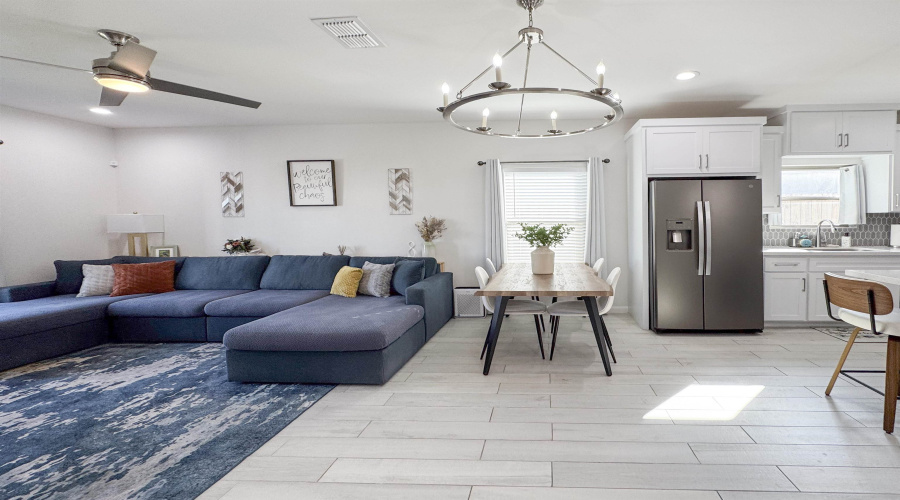 1428 Los Estribos Dr., Laredo, Texas 78046, 3 Bedrooms Bedrooms, 6 Rooms Rooms,2 BathroomsBathrooms,Residential,For Sale,1428 Los Estribos Dr.,20255080