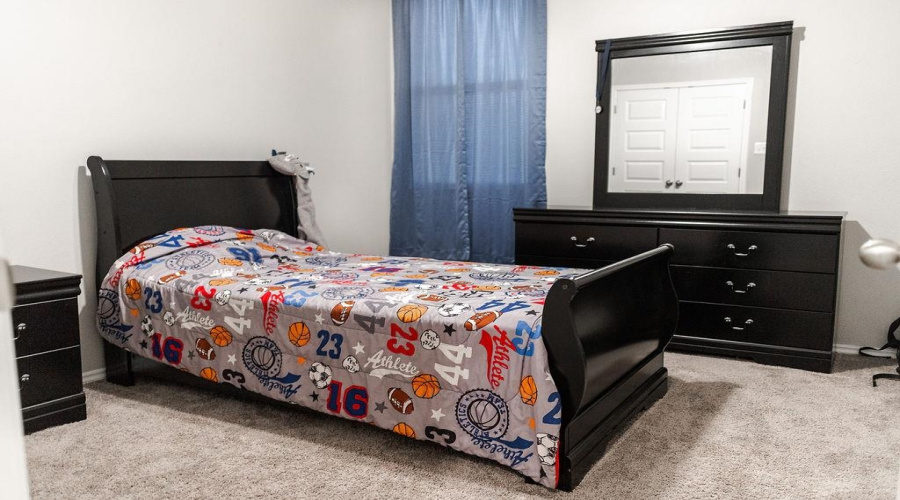 4214 Helena Dr., Laredo, Texas 78046-0000, 5 Bedrooms Bedrooms, 7 Rooms Rooms,2 BathroomsBathrooms,Residential,For Sale,4214 Helena Dr.,20255083