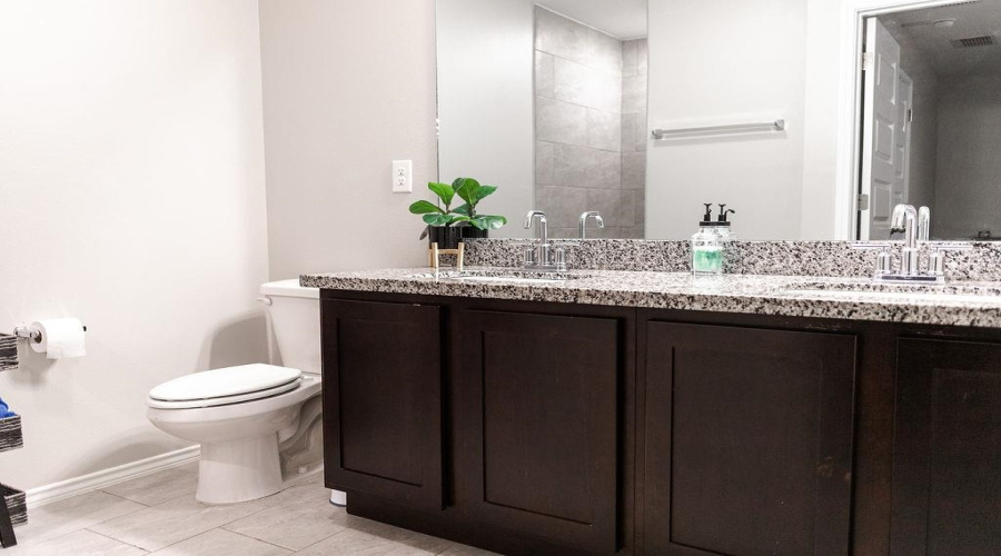 4214 Helena Dr., Laredo, Texas 78046-0000, 5 Bedrooms Bedrooms, 7 Rooms Rooms,2 BathroomsBathrooms,Residential,For Sale,4214 Helena Dr.,20255083