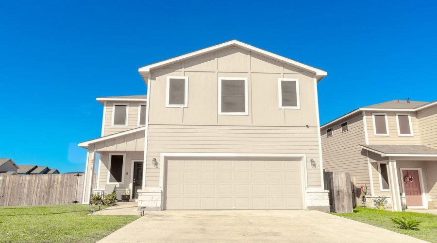 4214 Helena Dr., Laredo, Texas 78046-0000, 5 Bedrooms Bedrooms, 7 Rooms Rooms,2 BathroomsBathrooms,Residential,For Sale,4214 Helena Dr.,20255083