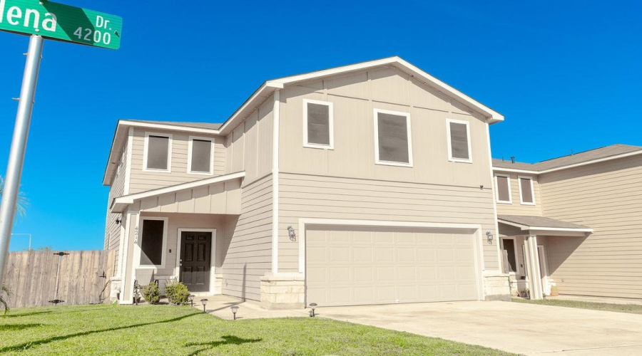 4214 Helena Dr., Laredo, Texas 78046-0000, 5 Bedrooms Bedrooms, 7 Rooms Rooms,2 BathroomsBathrooms,Residential,For Sale,4214 Helena Dr.,20255083