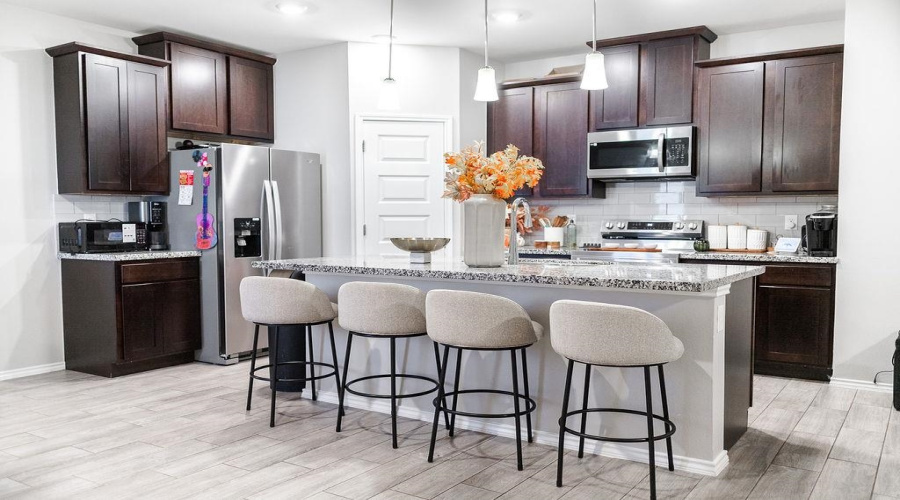 4214 Helena Dr., Laredo, Texas 78046-0000, 5 Bedrooms Bedrooms, 7 Rooms Rooms,2 BathroomsBathrooms,Residential,For Sale,4214 Helena Dr.,20255083