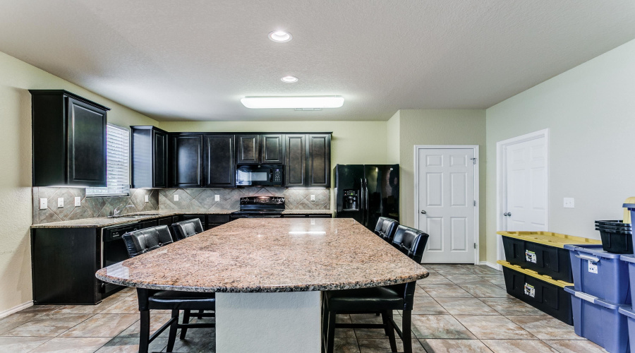 9723 Acadian Dr., San Antonio, Texas 78245, 3 Bedrooms Bedrooms, 7 Rooms Rooms,2 BathroomsBathrooms,Residential,For Sale,9723 Acadian Dr.,20255086