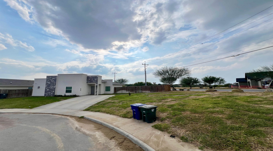 920 La Muralla St, laredo, Texas 78046, 3 Bedrooms Bedrooms, 5 Rooms Rooms,2 BathroomsBathrooms,Residential,For Sale,920 La Muralla St,20255098