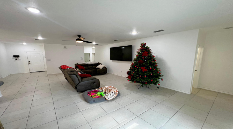 920 La Muralla St, laredo, Texas 78046, 3 Bedrooms Bedrooms, 5 Rooms Rooms,2 BathroomsBathrooms,Residential,For Sale,920 La Muralla St,20255098