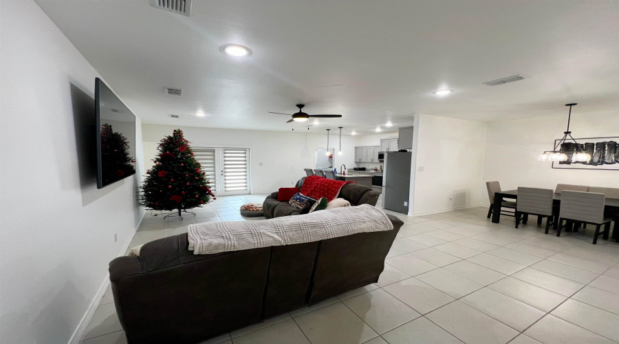 920 La Muralla St, laredo, Texas 78046, 3 Bedrooms Bedrooms, 5 Rooms Rooms,2 BathroomsBathrooms,Residential,For Sale,920 La Muralla St,20255098