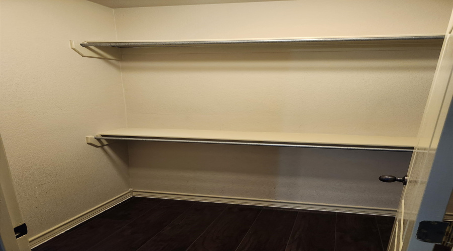 10706 International Blvd, Laredo, Texas 78045, 2 Bedrooms Bedrooms, 5 Rooms Rooms,1 BathroomBathrooms,Residential,For Rent,10706 International Blvd,20255100