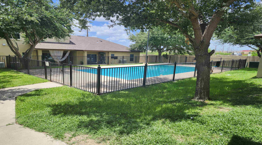 10706 International Blvd, Laredo, Texas 78045, 2 Bedrooms Bedrooms, 5 Rooms Rooms,1 BathroomBathrooms,Residential,For Rent,10706 International Blvd,20255100