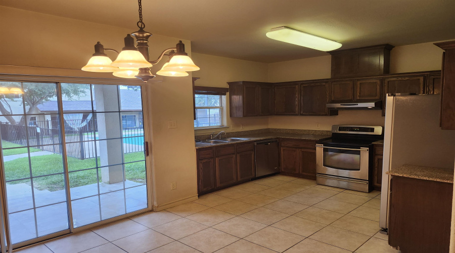 10706 International Blvd, Laredo, Texas 78045, 2 Bedrooms Bedrooms, 5 Rooms Rooms,1 BathroomBathrooms,Residential,For Rent,10706 International Blvd,20255100