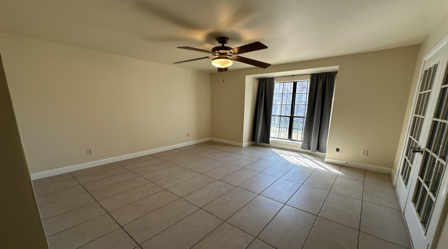 201 E Del Mar Blvd, LAREDO, Texas 78041, 1 Bedroom Bedrooms, 4 Rooms Rooms,1 BathroomBathrooms,Residential,For Sale,201 E Del Mar Blvd,20253937