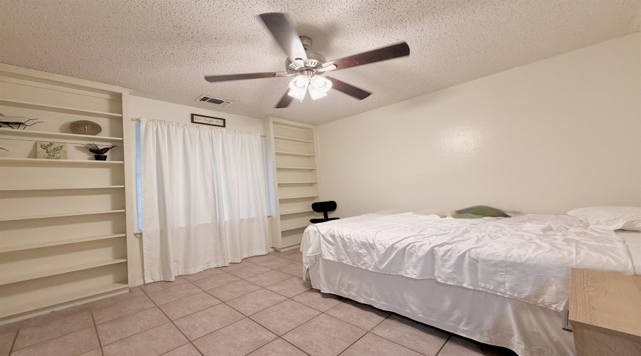 200 Martingale Ln, Laredo, Texas 78045, 3 Bedrooms Bedrooms, 6 Rooms Rooms,3 BathroomsBathrooms,Residential,For Rent,200 Martingale Ln,20255110